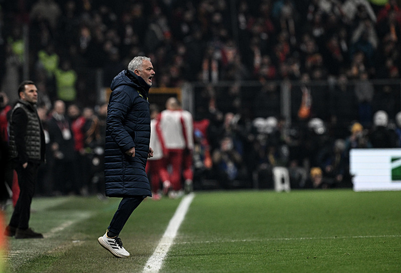 FENERBAHÇE HABERİ: Dünya basını Jose Mourinho’nun cezasını konuşuyor! İşte o manşetler
