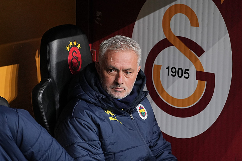 FENERBAHÇE HABERİ: Dünya basını Jose Mourinho’nun cezasını konuşuyor! İşte o manşetler