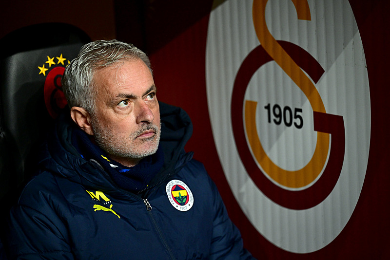 FENERBAHÇE HABERİ: Dünya basını Jose Mourinho’nun cezasını konuşuyor! İşte o manşetler