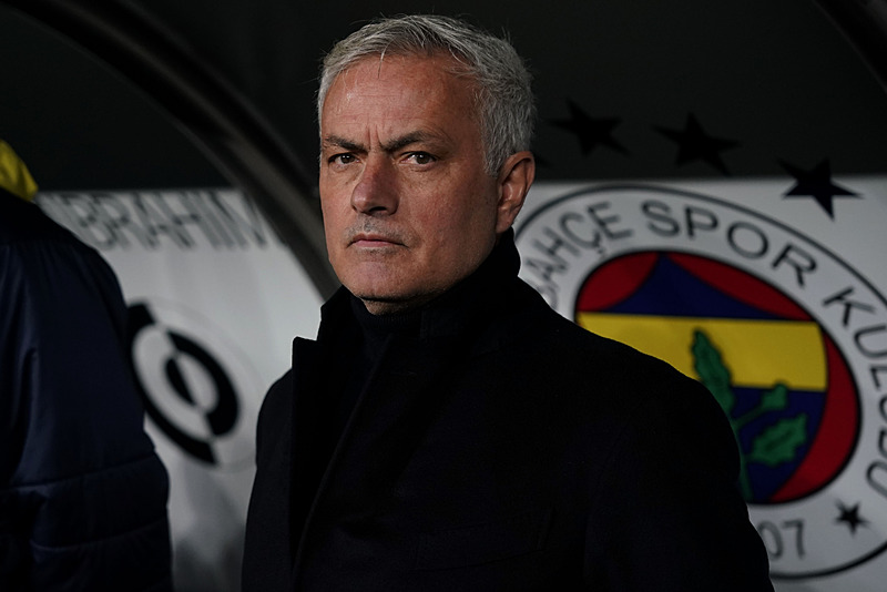 FENERBAHÇE HABERİ: Dünya basını Jose Mourinho’nun cezasını konuşuyor! İşte o manşetler