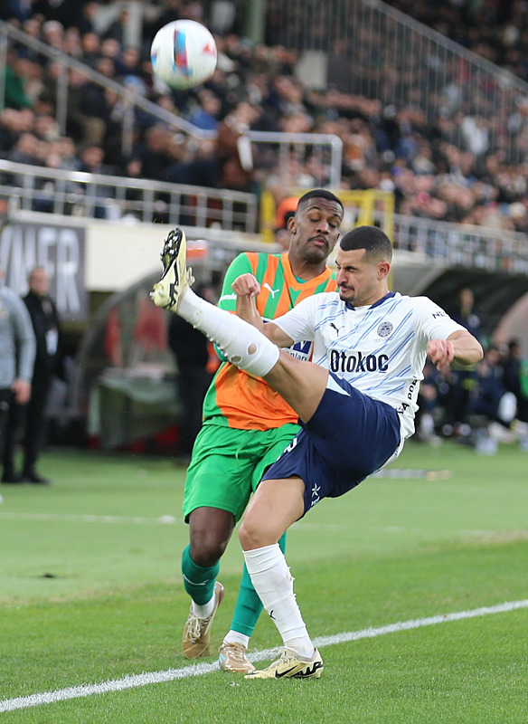 Fenerbahçe’ye kötü haber! 2 hafta sahalardan uzak kalacak