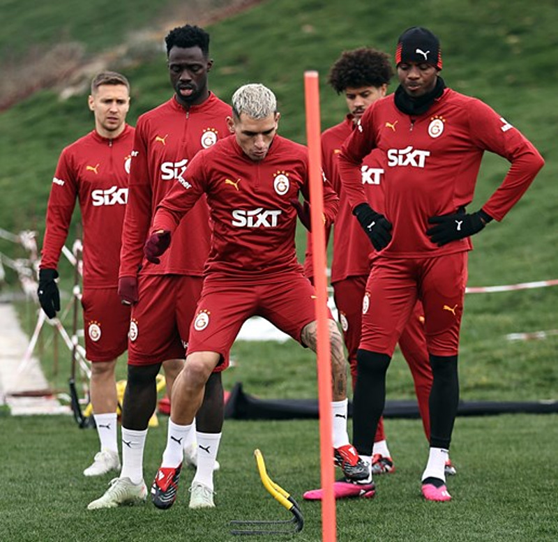 GALATASARAY HABERİ: Okan Buruk’tan radikal orta saha kararı! Gabriel Sara’nın yerine...