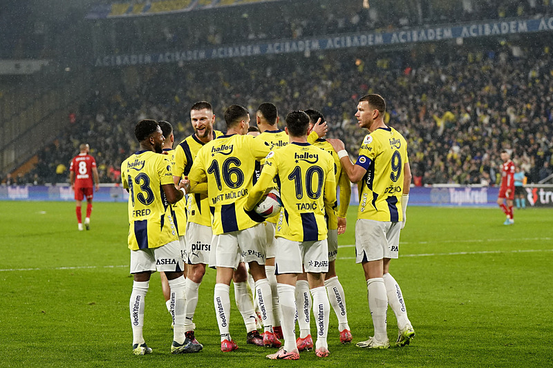 TRANSFER HABERİ |  Fenerbahçe’de beklenen transfer gelişmesi! Yusuf Akçiçek’e dünya devi talip
