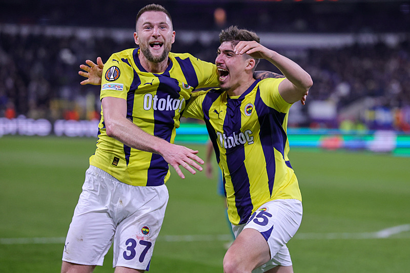 TRANSFER HABERİ |  Fenerbahçe’de beklenen transfer gelişmesi! Yusuf Akçiçek’e dünya devi talip