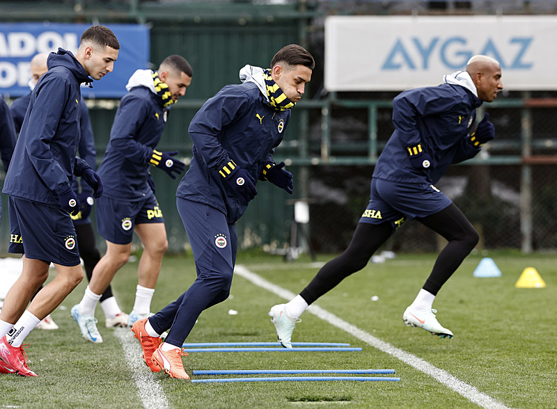 TRANSFER HABERİ |  Fenerbahçe’de beklenen transfer gelişmesi! Yusuf Akçiçek’e dünya devi talip