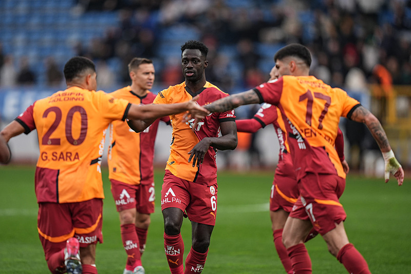 GALATASARAY HABERLERİ: Futbolcular yönetime rest çekti! Cimbom’da kriz...