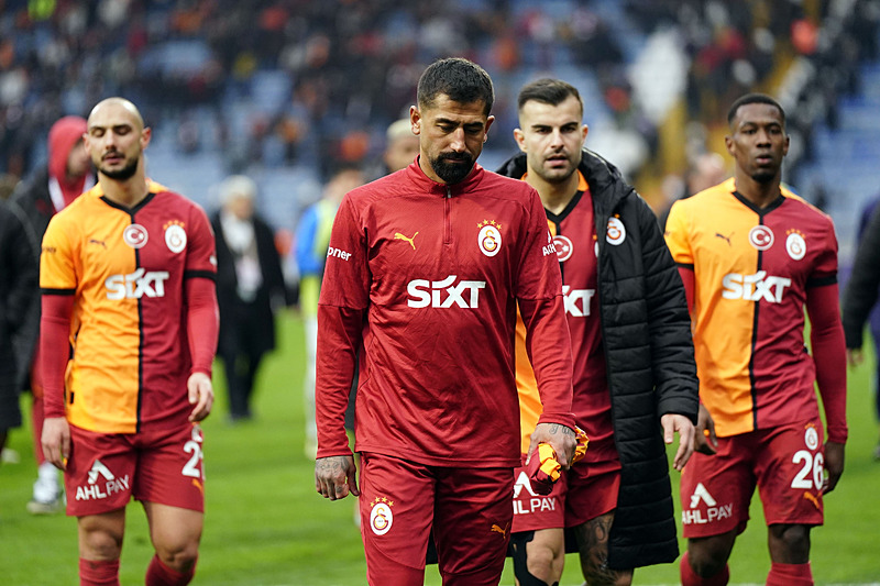 GALATASARAY HABERLERİ: Futbolcular yönetime rest çekti! Cimbom’da kriz...