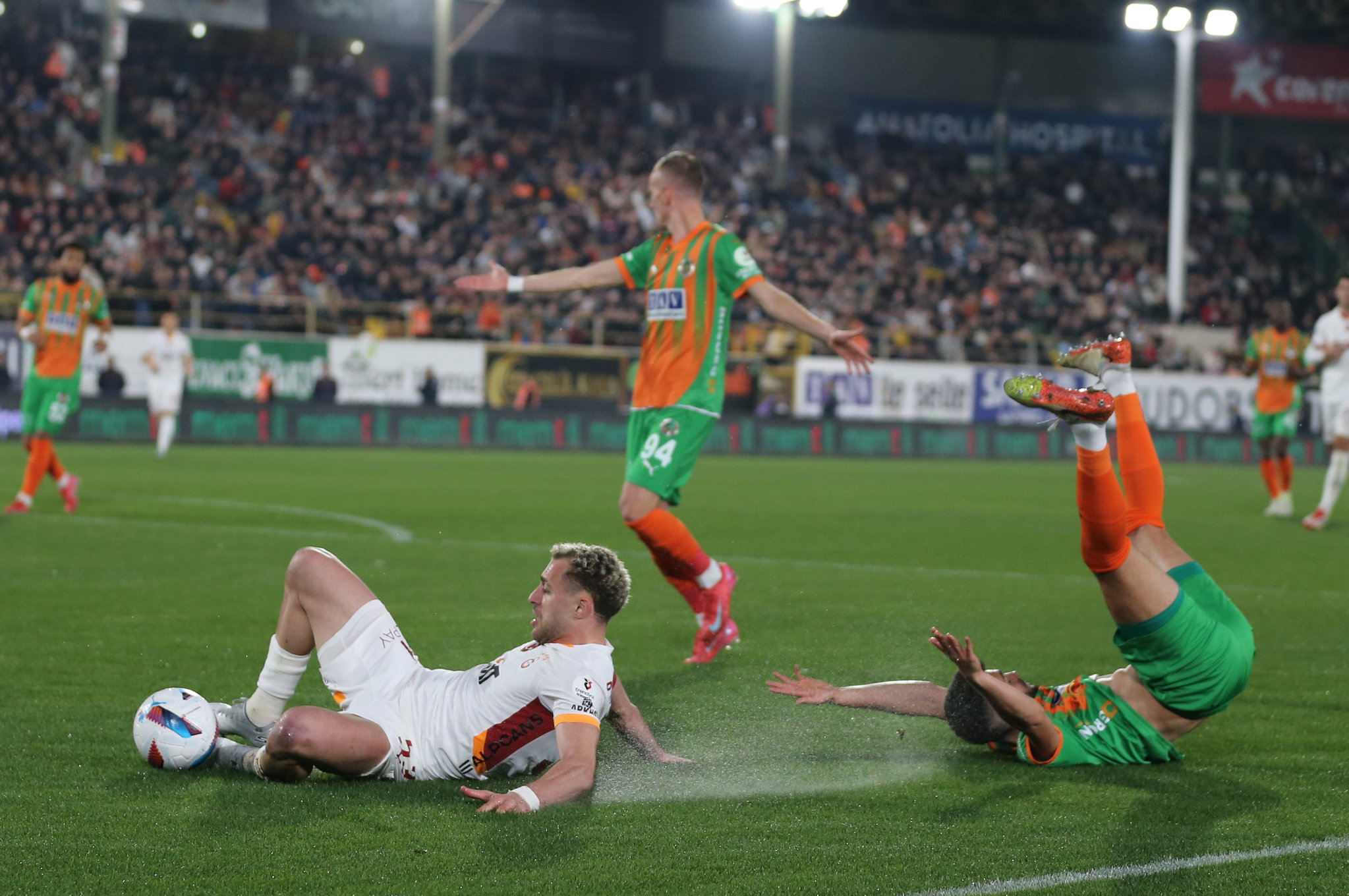 Spor yazarlarından Corendon Alanyaspor-Galatasaray maçı değerlendirmeleri!