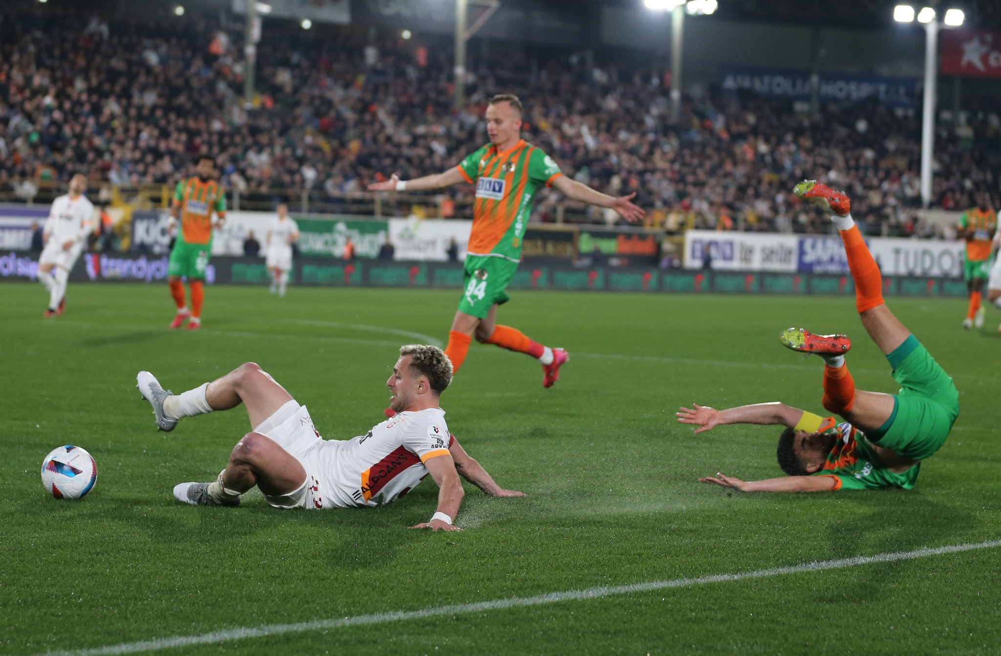 Spor yazarlarından Corendon Alanyaspor-Galatasaray maçı değerlendirmeleri!