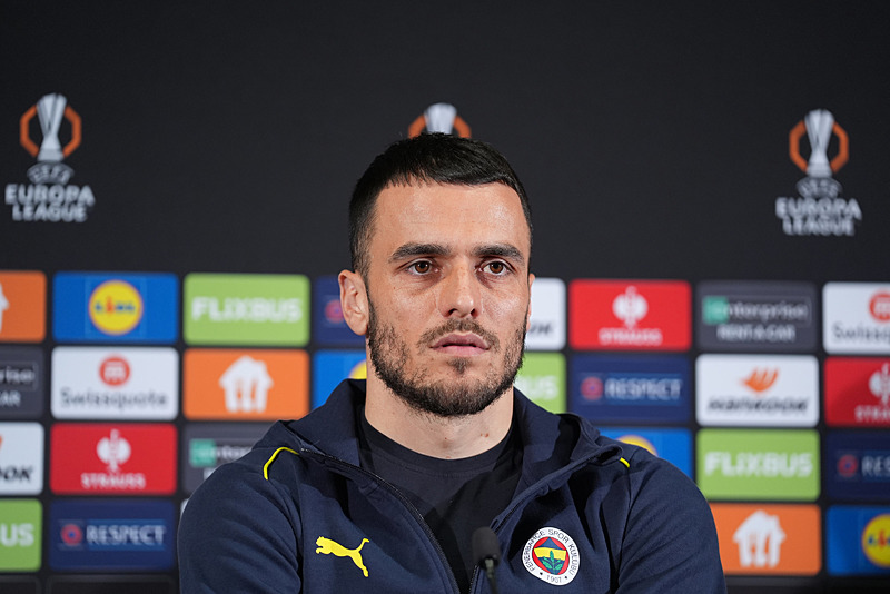 TRANSFER HABERİ: Fenerbahçe’den Kostic pazarlığı! İşte bonservis bedeli