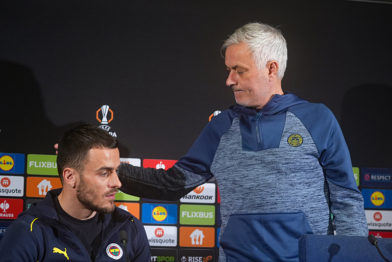 TRANSFER HABERİ: Fenerbahçe’den Kostic pazarlığı! İşte bonservis bedeli