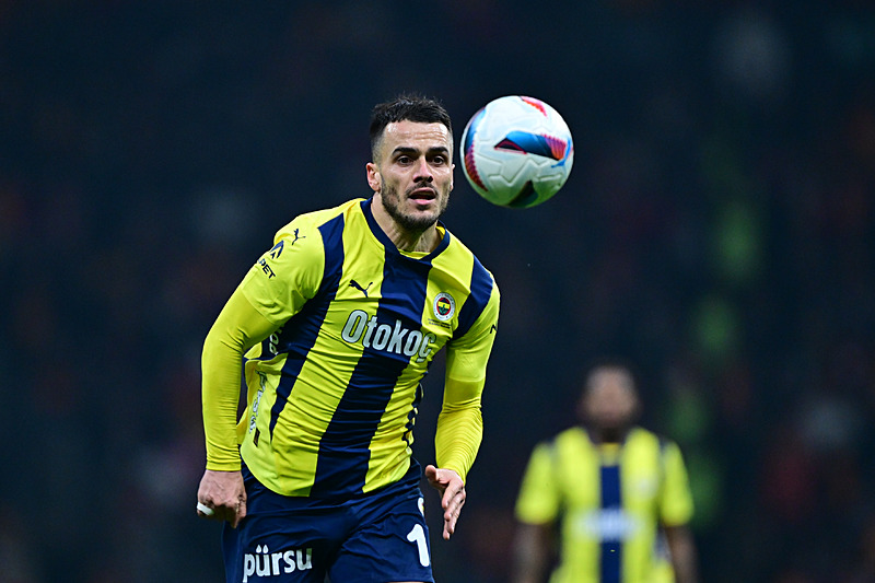 TRANSFER HABERİ: Fenerbahçe’den Kostic pazarlığı! İşte bonservis bedeli
