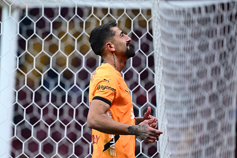 TRANSFER HABERİ | Galatasaray’da sürpriz ayrılık! 3 kulüp birden peşinde