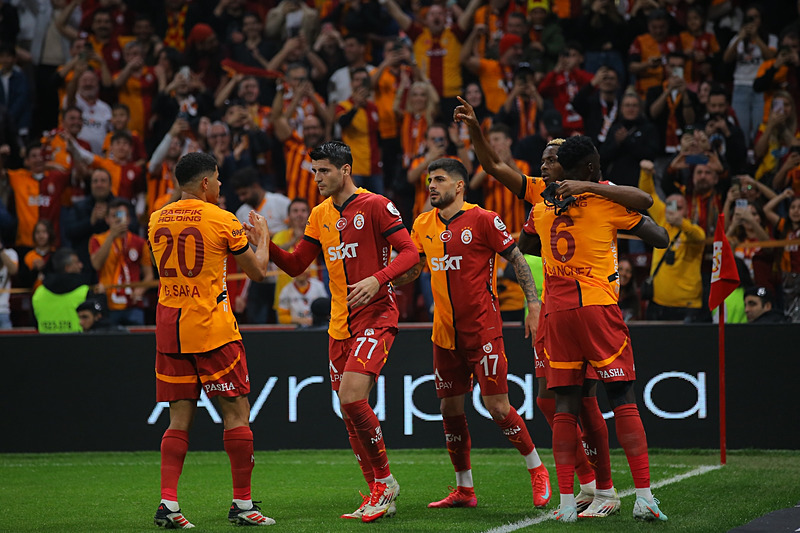 Galatasaray’da flaş ayrılık! Geldiği gibi gidiyor