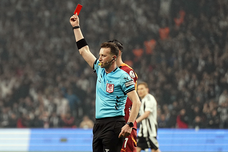 Eski hakemler Beşiktaş - Galatasaray derbisini yorumladı! Verilen kırmızı kartlar doğru mu?