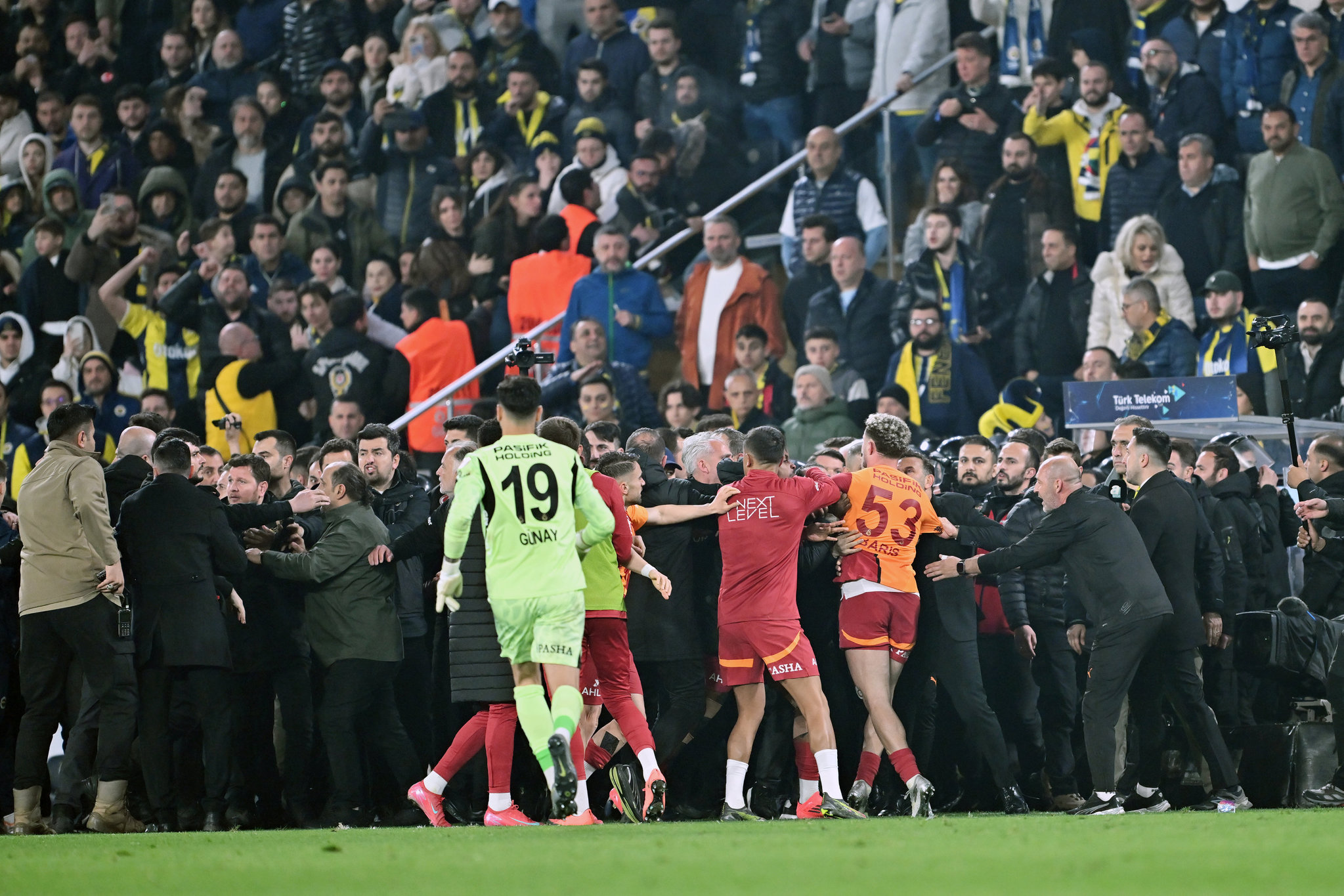 Spor yazarları Fenerbahçe-Galatasaray derbisini değerlendirdi