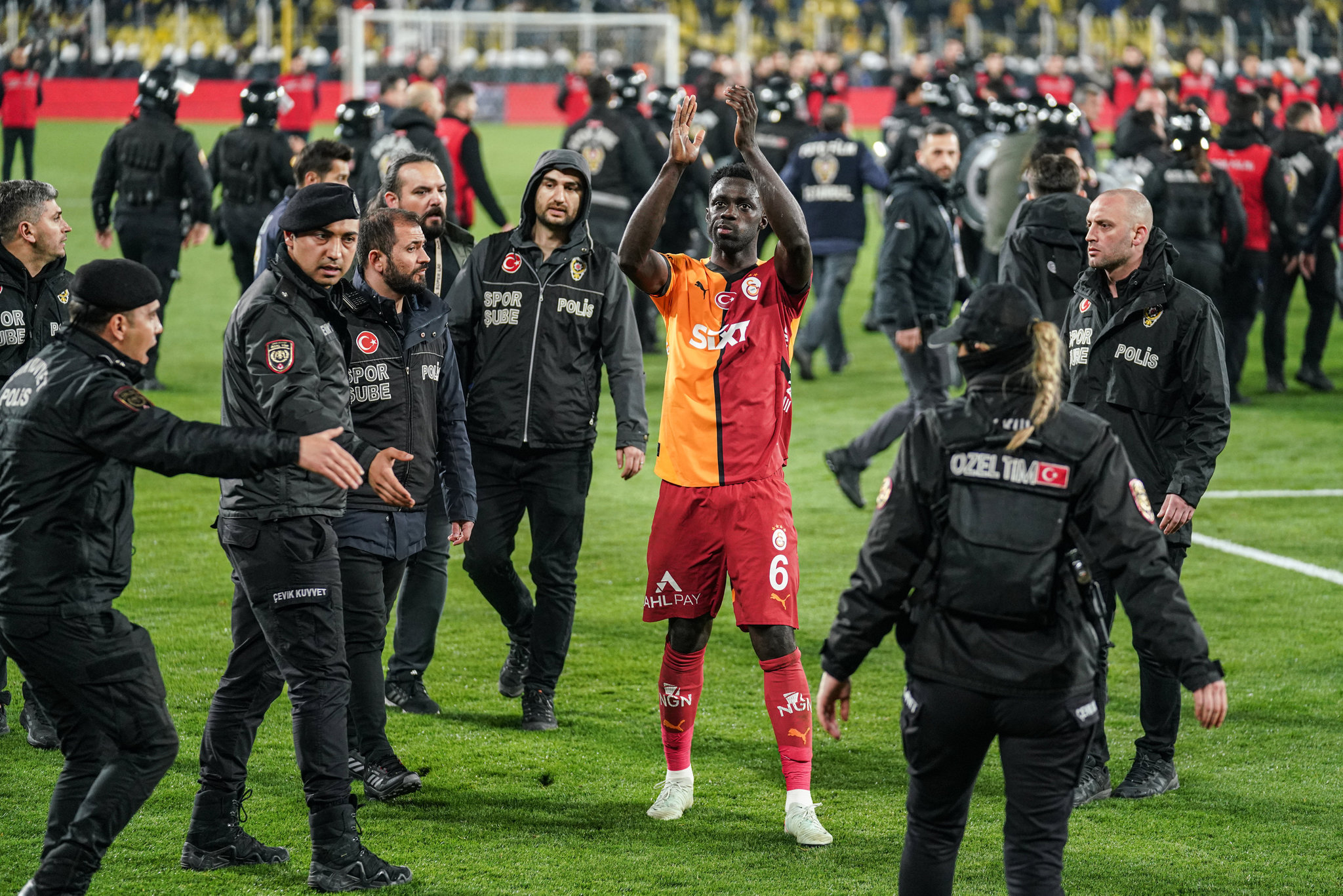 Spor yazarları Fenerbahçe-Galatasaray derbisini değerlendirdi