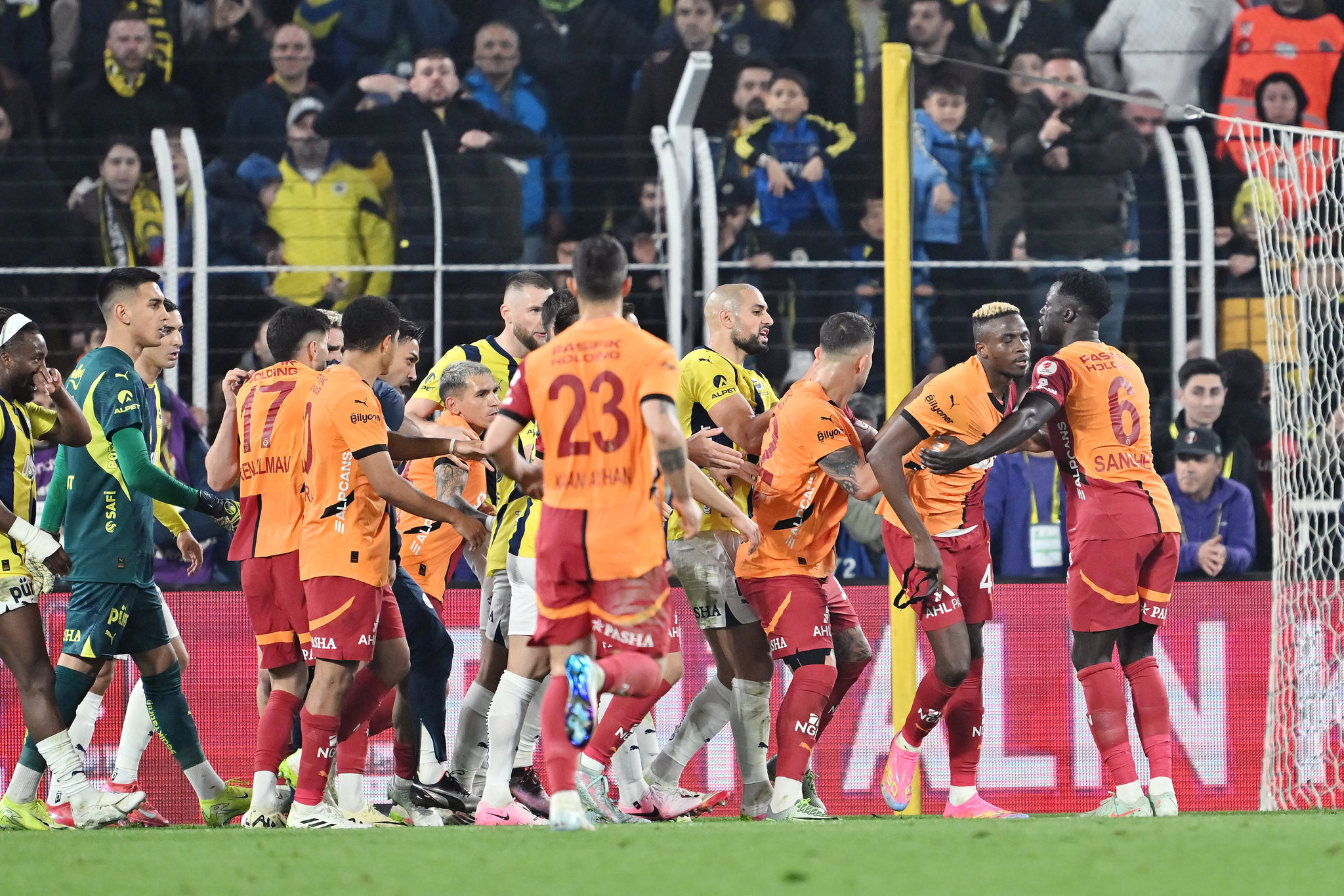 Spor yazarları Fenerbahçe-Galatasaray derbisini değerlendirdi