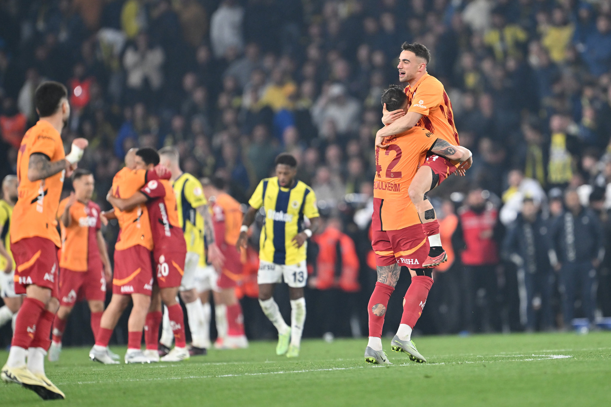 Spor yazarları Fenerbahçe-Galatasaray derbisini değerlendirdi