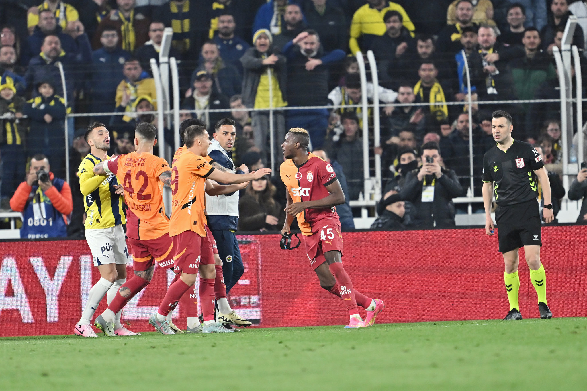 Spor yazarları Fenerbahçe-Galatasaray derbisini değerlendirdi