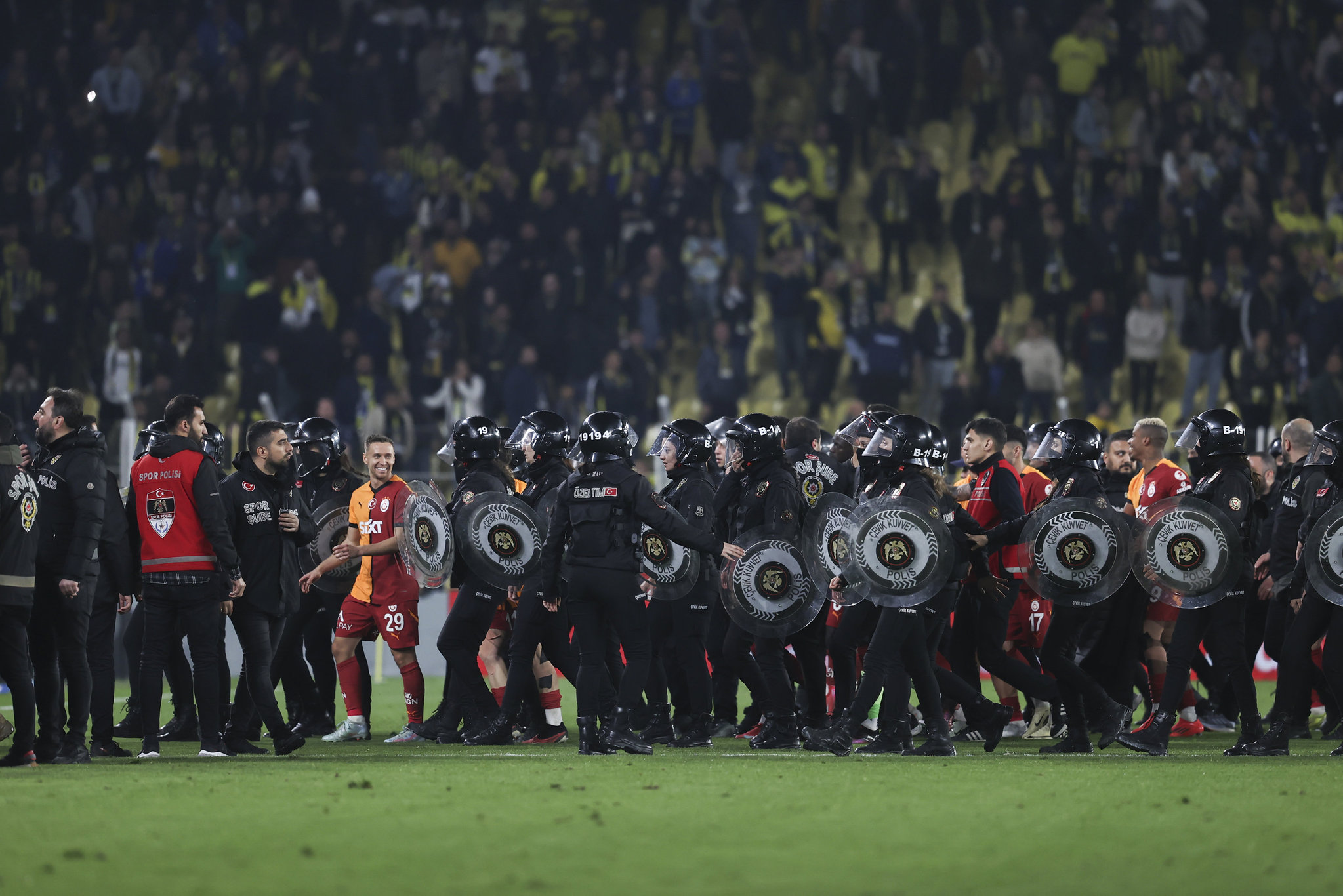 Spor yazarları Fenerbahçe-Galatasaray derbisini değerlendirdi
