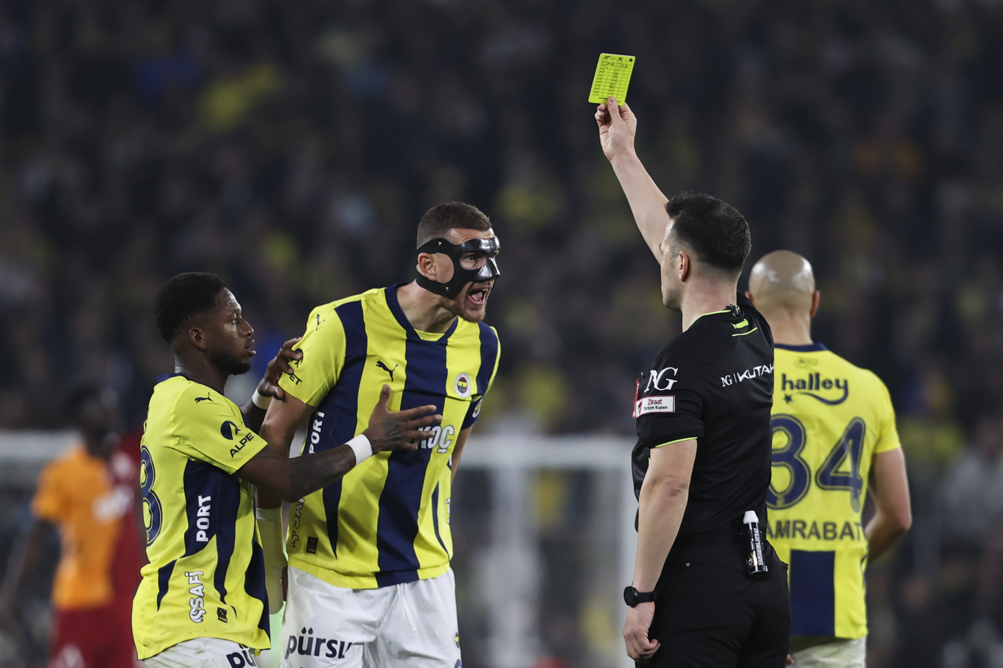 Spor yazarları Fenerbahçe-Galatasaray derbisini değerlendirdi