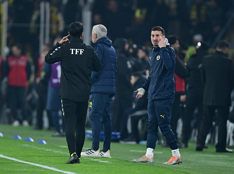 FENERBAHÇE HABERİ | Galatasaray maçında Mert Hakan Yandaş’ın kırmızı kartında yaşanan ilginç diyalog!
