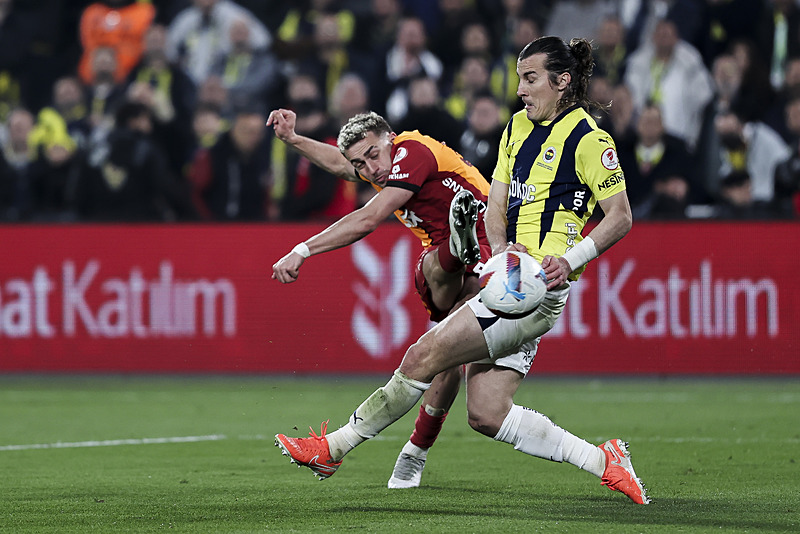 Yaylım ateşi! Sözde mağrur şövalye...
