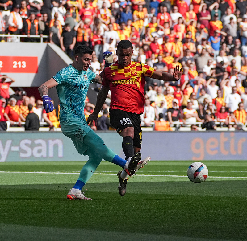 Galatasaray’da Berke Özer hareketliliği! Transferde son durum ne?