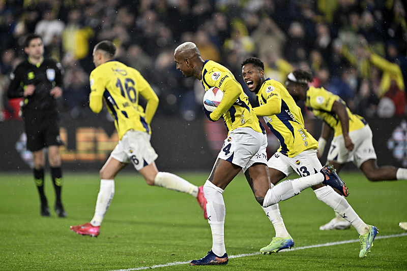 Şampiyonluk yarışında işler kızıştı! İşte Fenerbahçe ve Galatasaray’ın kalan maçları