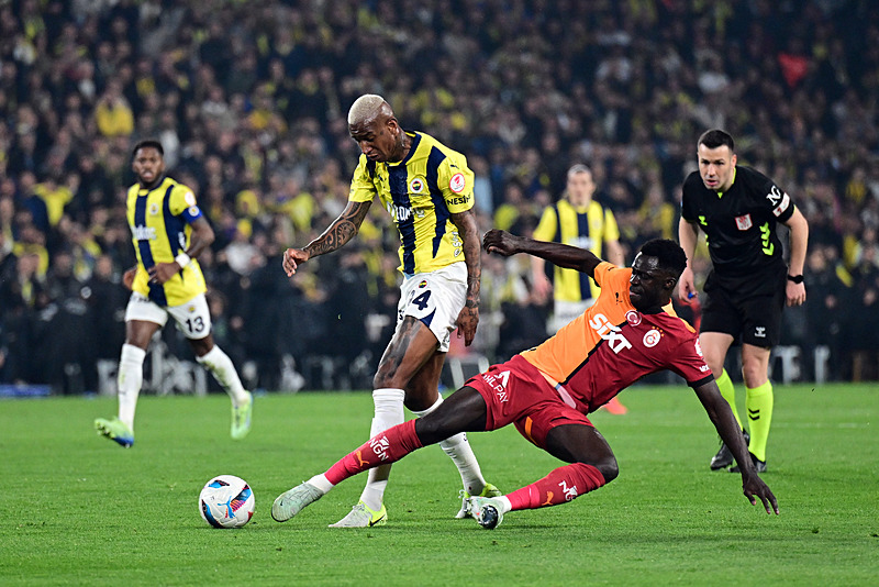 GALATASARAY HABERİ | Davinson Sanchez’e vize çıkmadı!