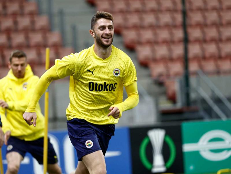 Fenerbahçe’de sürpriz ayrılık! Bu kararı kimse beklemiyordu