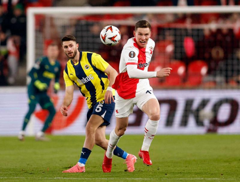 Fenerbahçe’de sürpriz ayrılık! Bu kararı kimse beklemiyordu