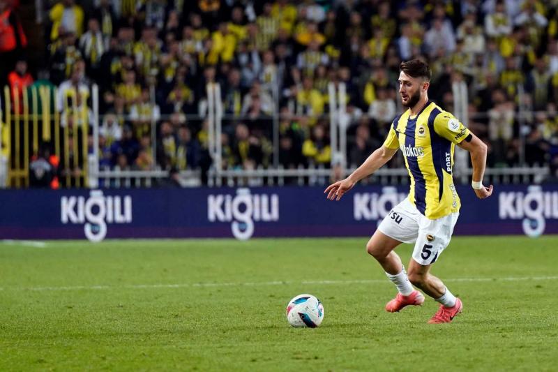 Fenerbahçe’de sürpriz ayrılık! Bu kararı kimse beklemiyordu