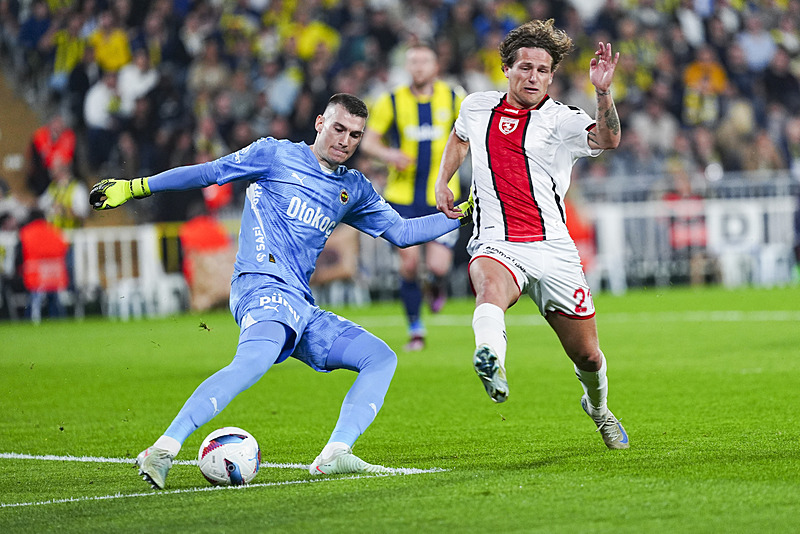 Fenerbahçe’den Livakovic kararı! Formasını İrfan Can Eğribayat’a kaptırmıştı