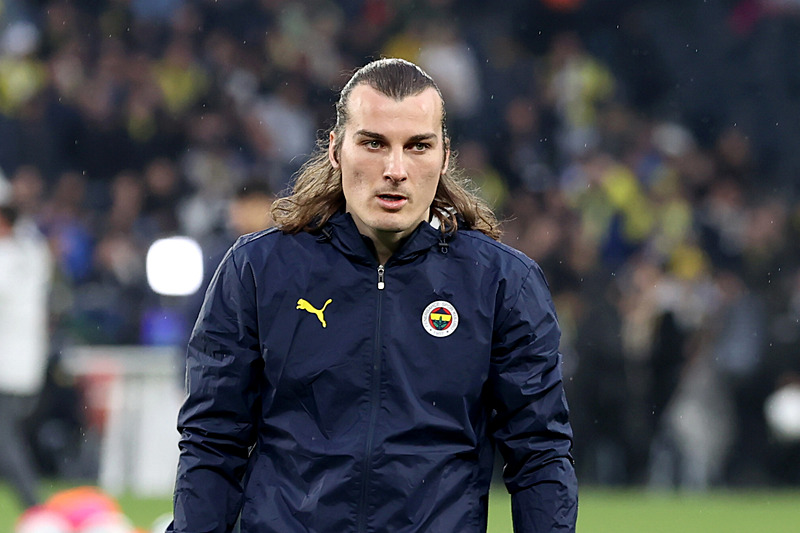TRANSFER HABERİ: Fenerbahçe’den stoper planlaması! İşte kalacak ve gidecek isimler