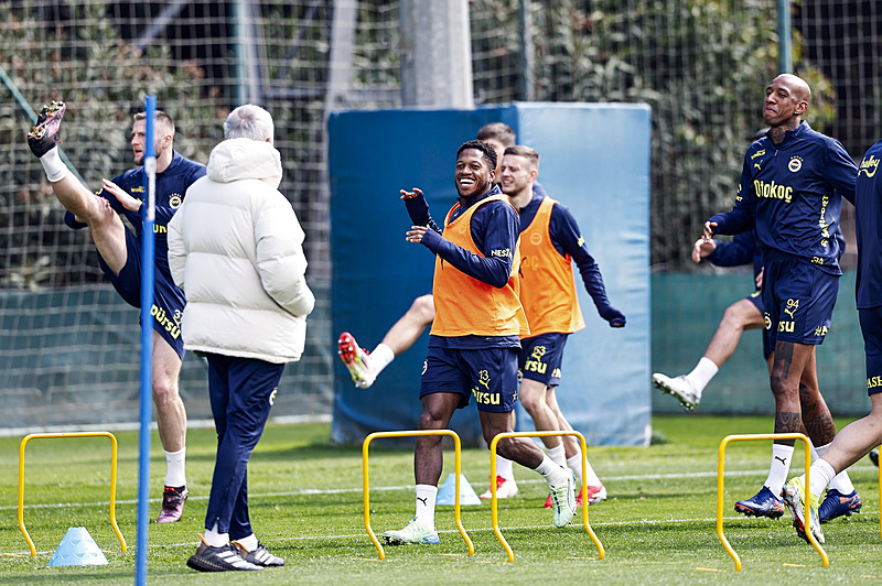 TRANSFER HABERİ: Fenerbahçe’den stoper planlaması! İşte kalacak ve gidecek isimler