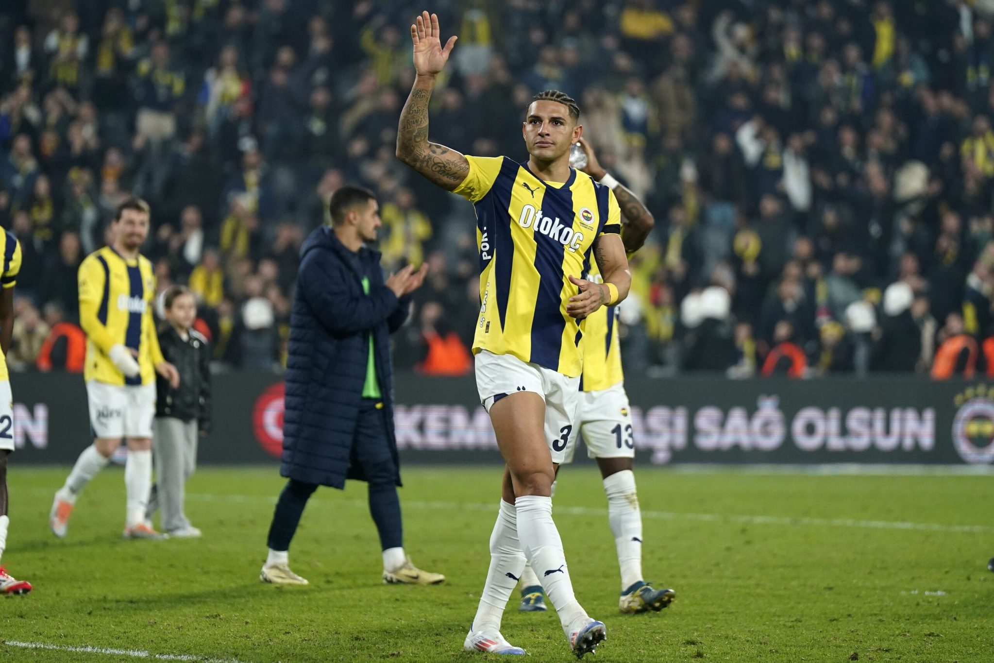 TRANSFER HABERİ: Fenerbahçe’den stoper planlaması! İşte kalacak ve gidecek isimler