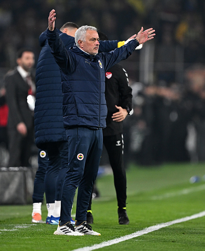 FENERBAHÇE HABERİ | Bomba iddia! Jose Mourinho Real Madrid’e geri mi dönüyor?