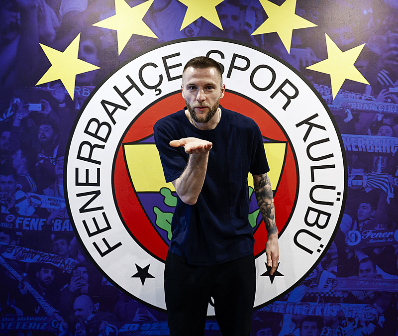 Fenerbahçe’ye şok haber! Transfer görüşmeleri başladı