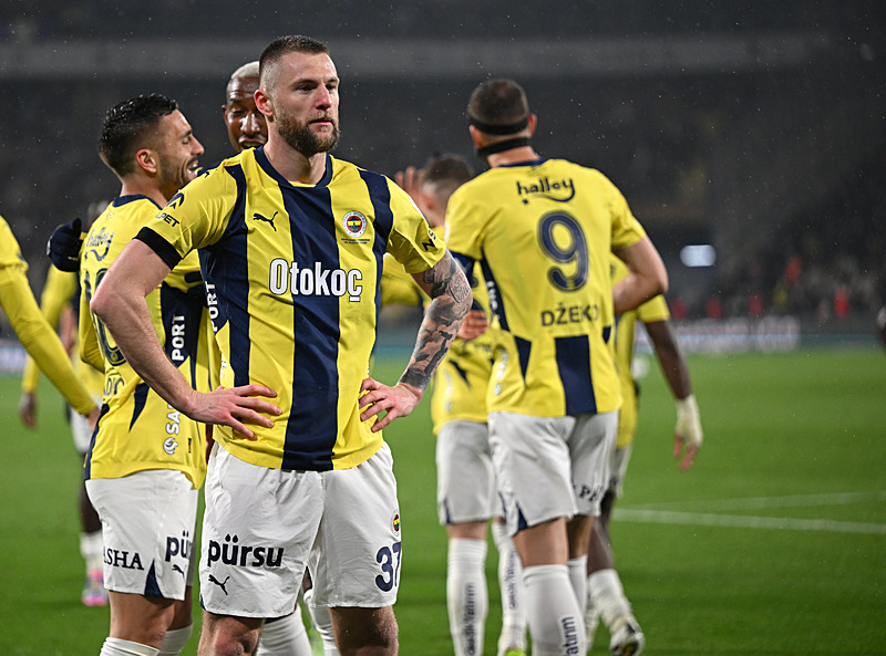 Fenerbahçe’ye şok haber! Transfer görüşmeleri başladı
