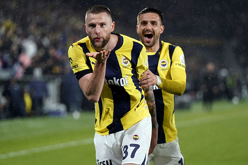 Fenerbahçe’ye şok haber! Transfer görüşmeleri başladı
