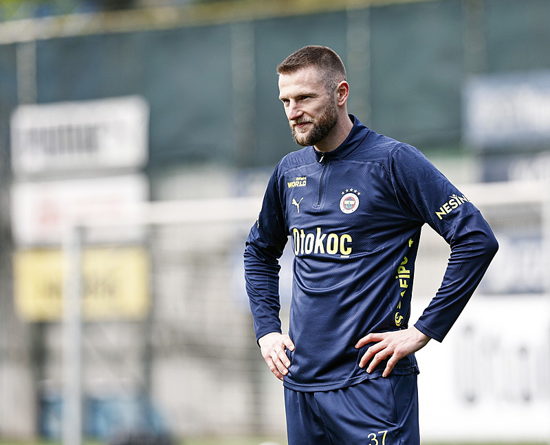 Fenerbahçe’ye şok haber! Transfer görüşmeleri başladı