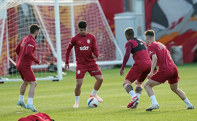 GALATASARAY HABERİ - Okan Buruk’tan sağ bek kararı! Sallai’nin yokluğunda...