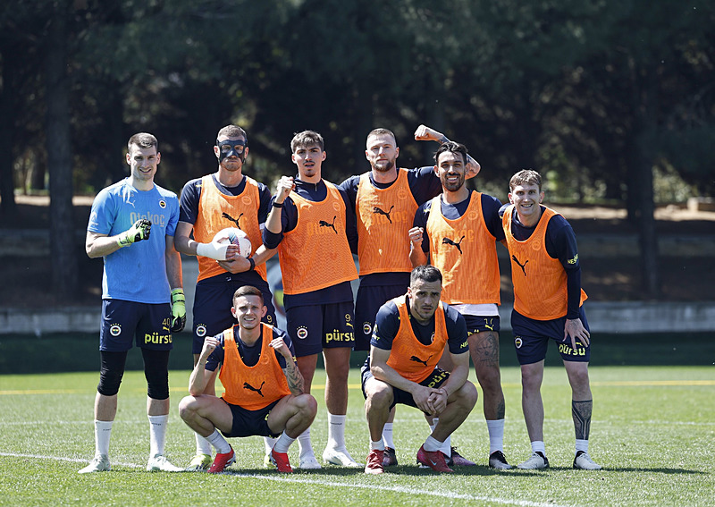TRANSFER HABERİ - Fenerbahçe’den sürpriz hamle! Süper Lig’den genç stoper gündemde