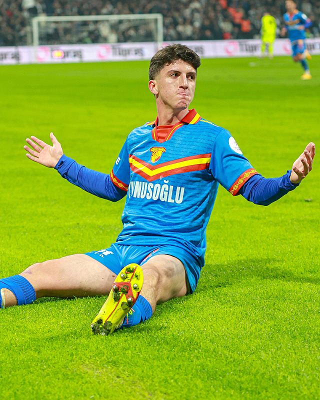 TRANSFER HABERİ - Fenerbahçe’den sürpriz hamle! Süper Lig’den genç stoper gündemde