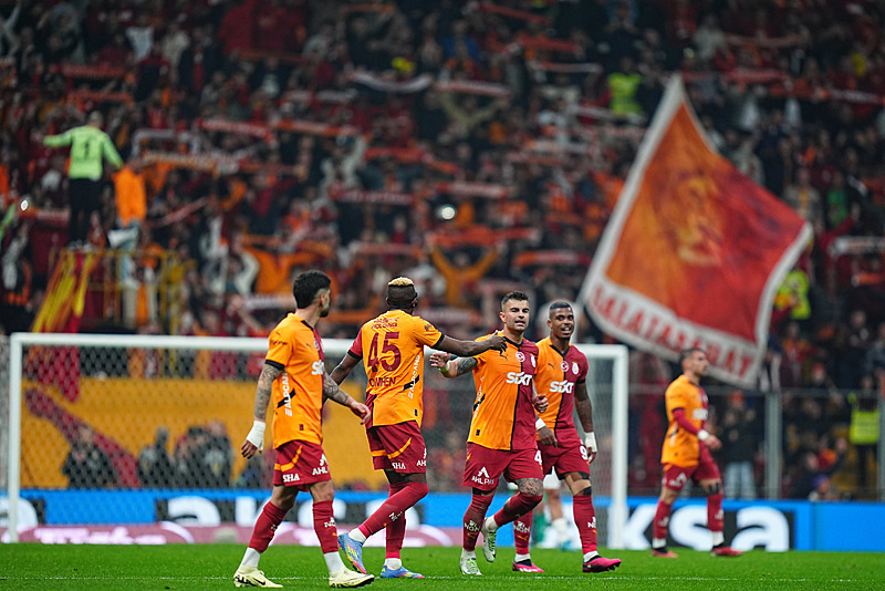 GALATASARAY HABERİ: Dursun Özbek’ten olay hamle! Maç sonu soyunma odasına indi ve...