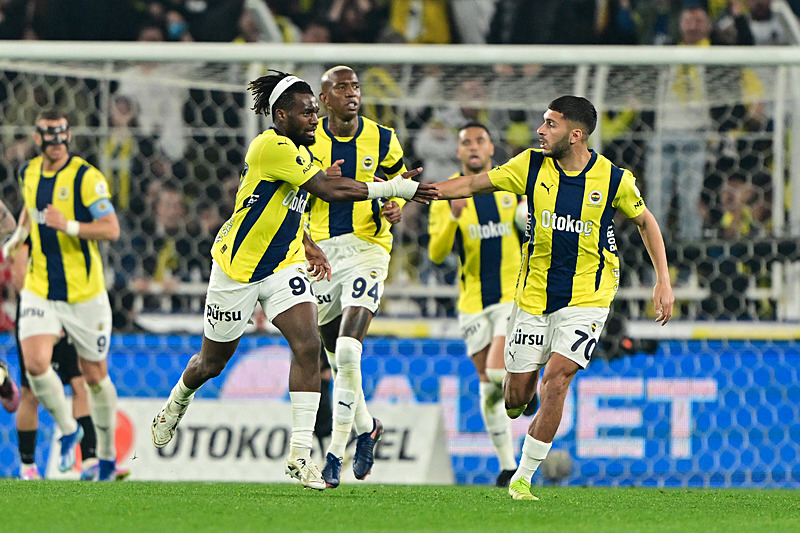 TRANSFER HABERİ: Fenerbahçe’ye Sambacı stoper! Scout ekibi canlı izledi