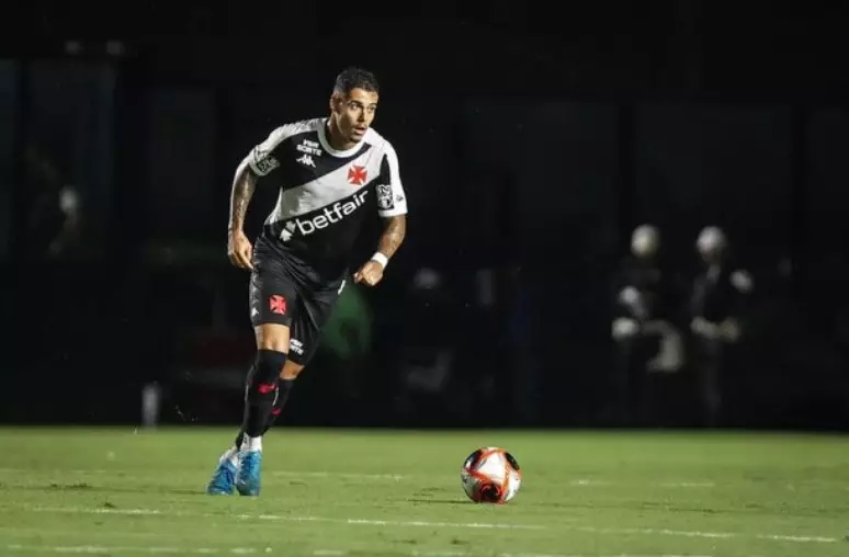 TRANSFER HABERİ: Fenerbahçe’ye Sambacı stoper! Scout ekibi canlı izledi