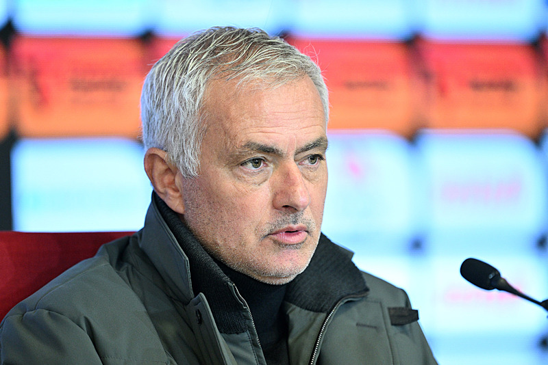 TRANSFER HABERİ: Mourinho Fenerbahçe’ye veda ediyor! Yeni adresi açıklandı